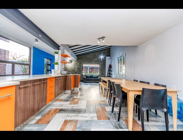 625M² OFFICE FOR SALE IN PARKTOWN